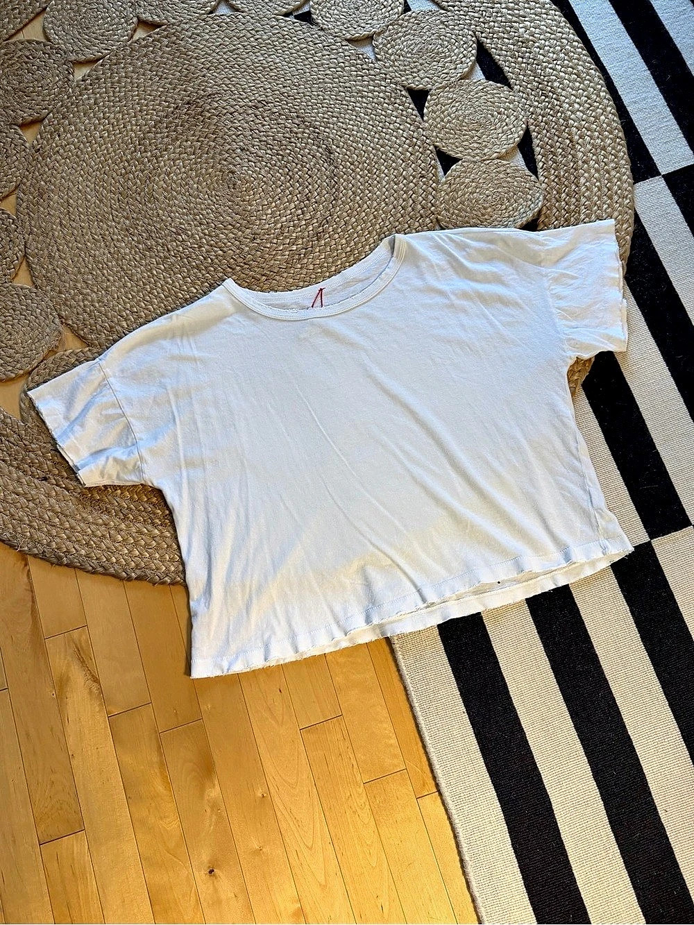 Le Bon Shoppe White Short Sleeve Tee Size Large